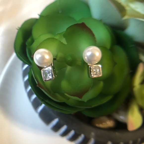 Jewelry - ⚡️Host Pick⚡️Vintage Pearl & CZ Earrings
